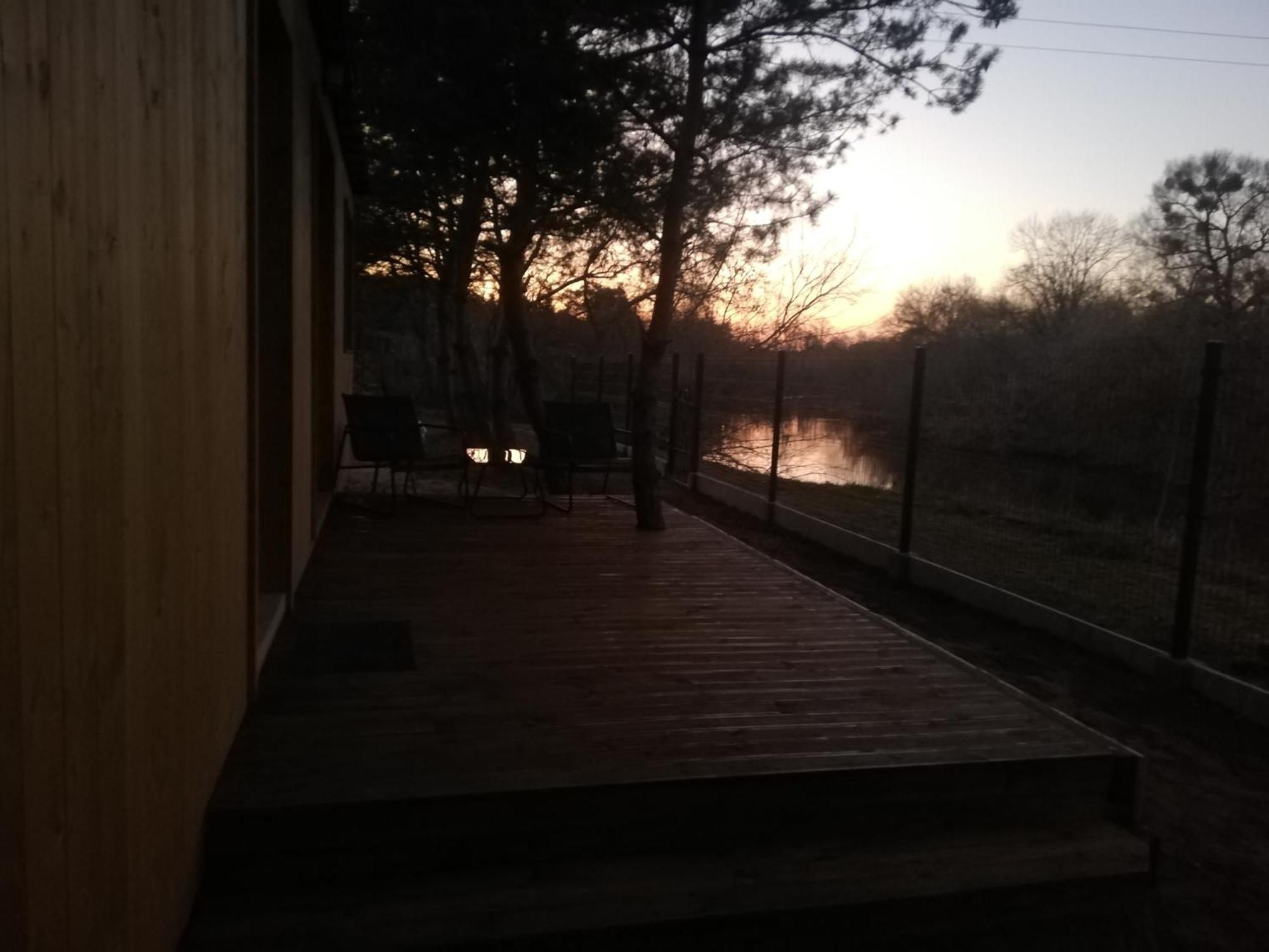Domek Caloroczny Nad Rzeka Wkra Pomiechówek Exteriör bild